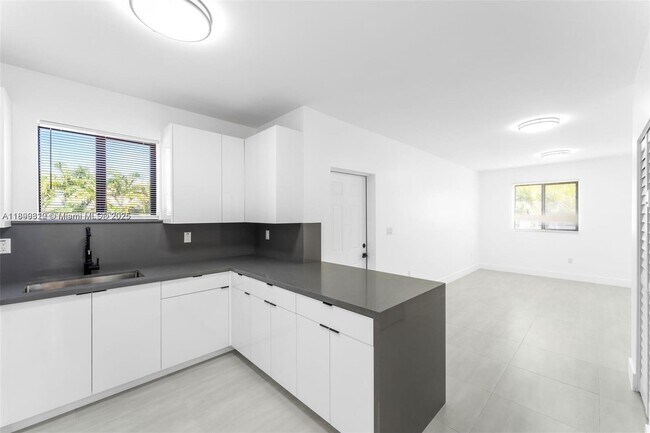 Photo - 3710 NW 13th Pl Unidad 1