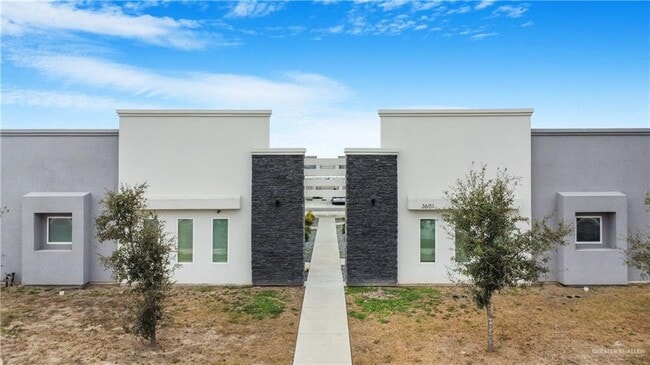 Building Photo - 8 Fuerte Ave Unit 1