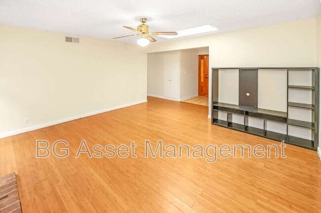 Photo - 1550 Kildare Way