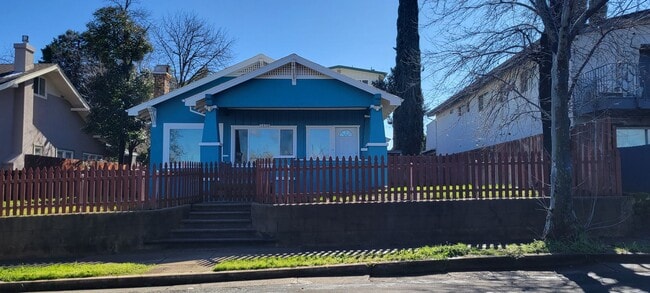 Building Photo - Enjoy The River Breeze On The Front Porch