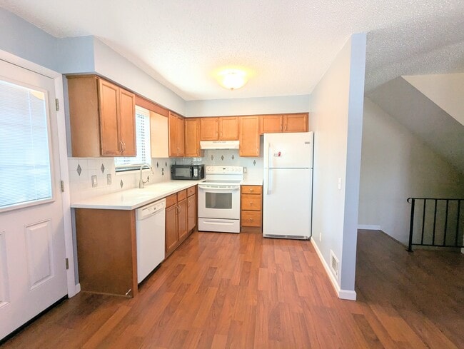 Building Photo - 384 Surrey Hill Way Rental