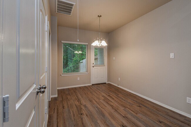 Building Photo - 15627 Sycamore Dr