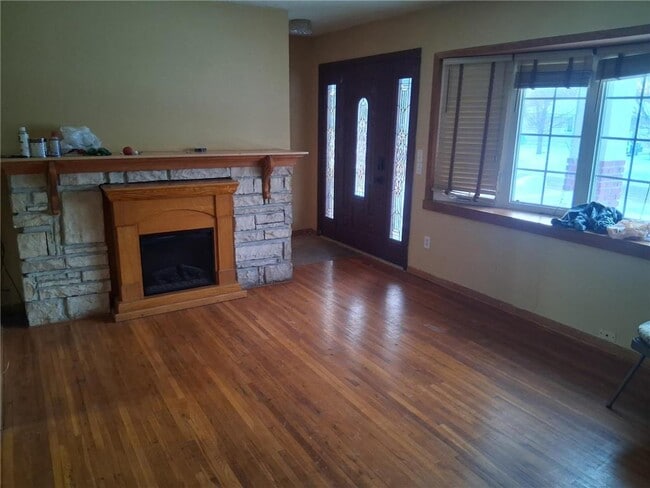 Photo - 7885 Van Buren St NE