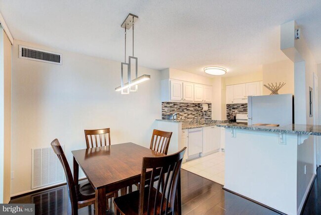 Photo - 8 S Van Dorn St Unidad 608