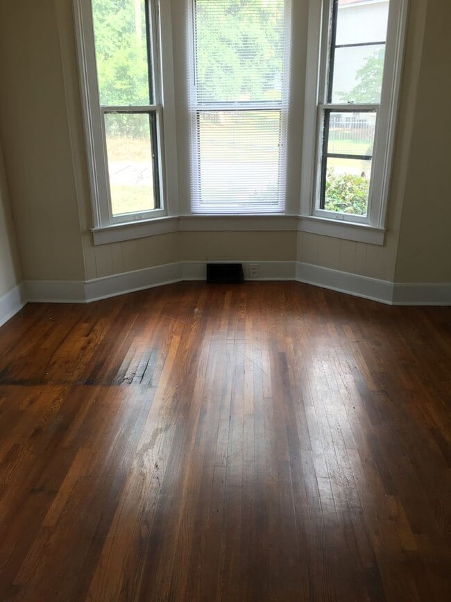 Photo - Three Bedroom Pre-Leasing- Carr St.