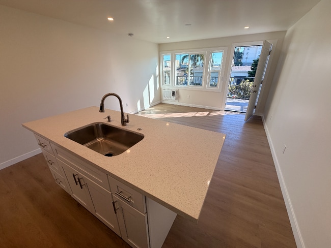 Photo - 1443 Linden Ave Unidad 1447