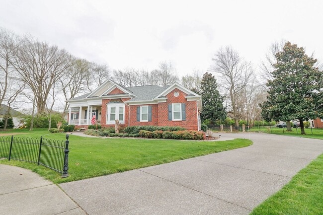 Photo - 5 Bed, 3.5 Bath w/ 3 Car Garage Less than 1 Mile from Downtown Franklin