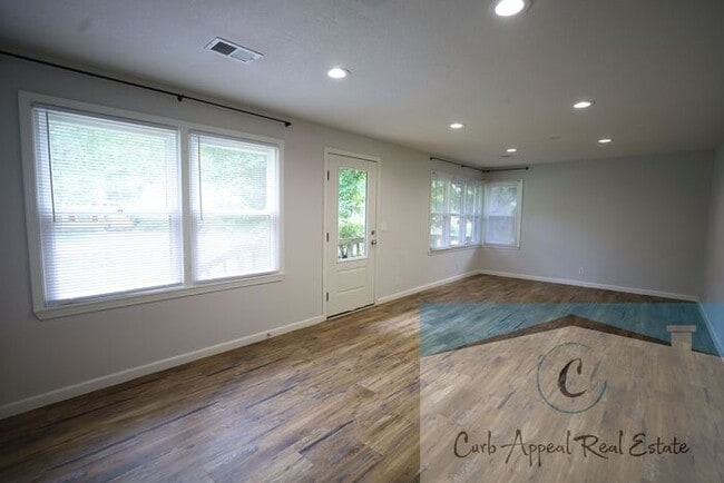 Photo - Completely renovated 3 bed 1 bath home - 1 car garage and storm shelter!!