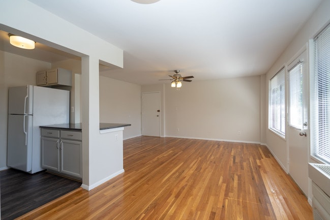 Photo - Cardinal Court