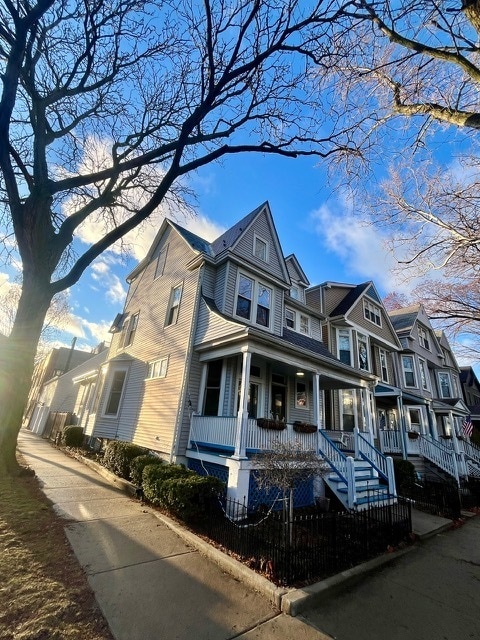 Building Photo - 3700 N Hermitage Ave