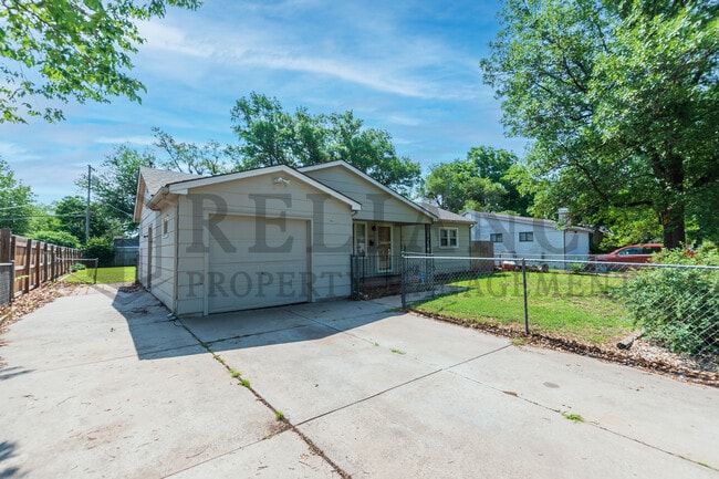 Photo - 2322 S Vine St