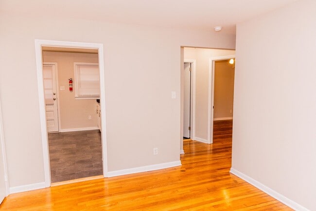 Building Photo - 1905 Grayland Ave Unit 1905-B