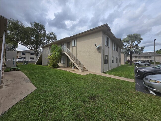 Photo - 15342 SW 72nd St Unidad 17-22