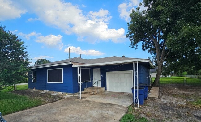 Building Photo - 132 W Texaco St Rental
