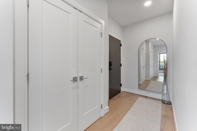 Building Photo - 635 Slaters Ln Unit 306