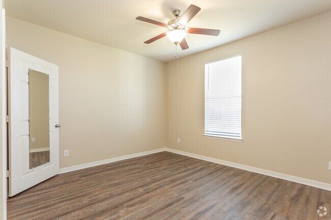 1BR, 1BA - 725SF Premium - Dormitorio - Independence Place West Fayetteville