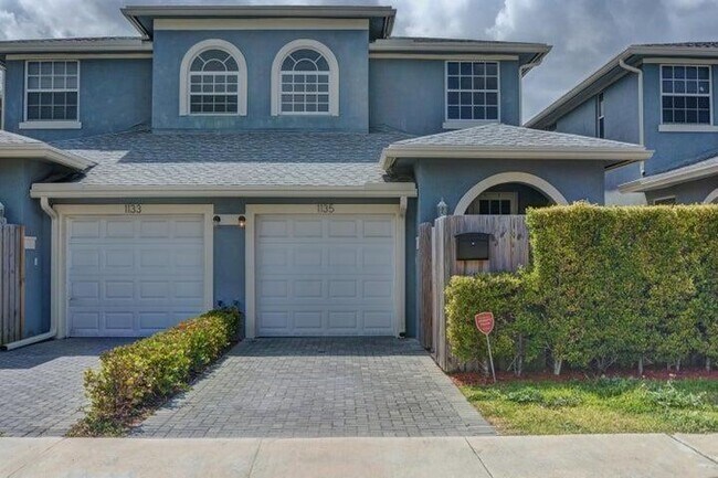 Photo - 1135 NE 3rd Ave