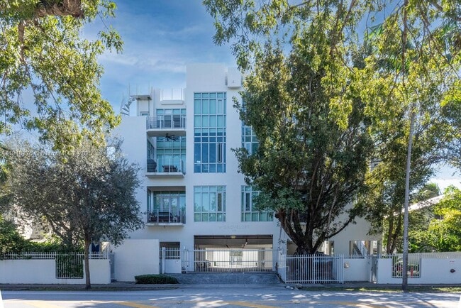 Building Photo - 3062 Bird Ave Unit D1