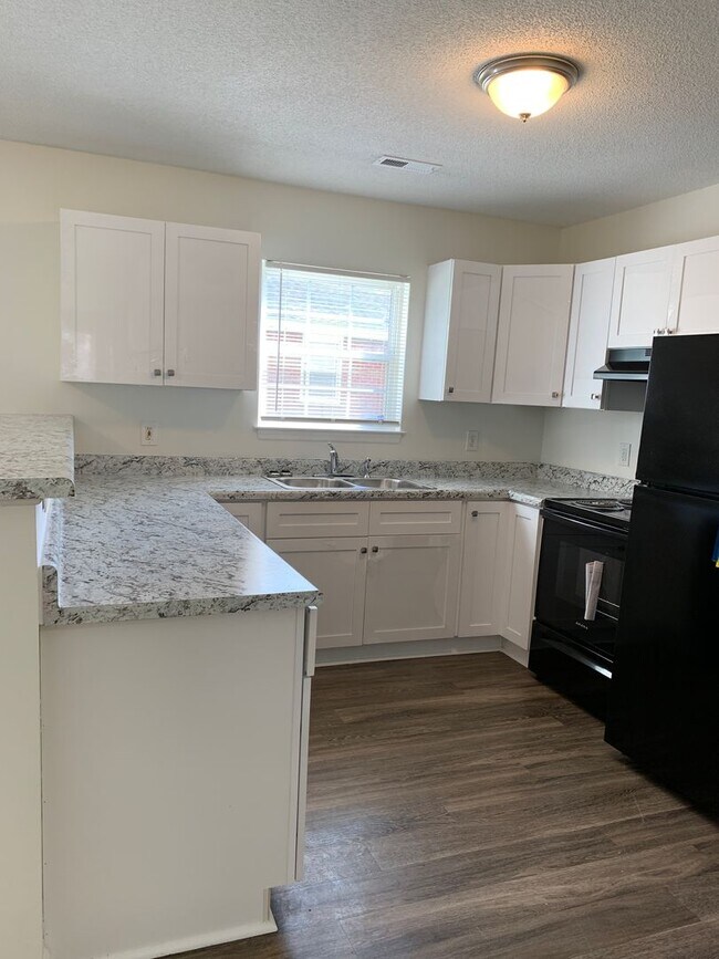 Photo - 3 Bedroom 2 Bath House on Hillsdale Drive