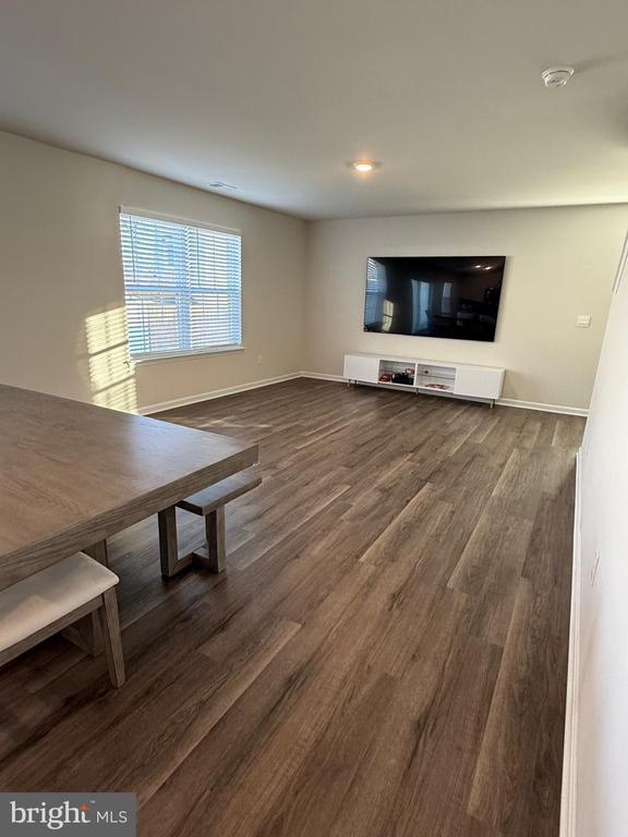 Photo - 367 Centergate Dr