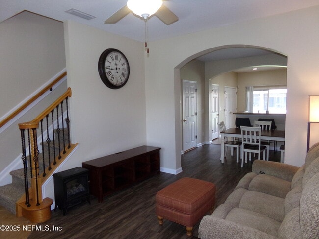 Building Photo - 13052 Sunset Lake Dr