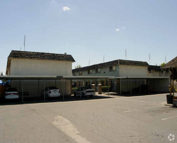 Alpine Apartaments - 2330 East Ashlan Avenue