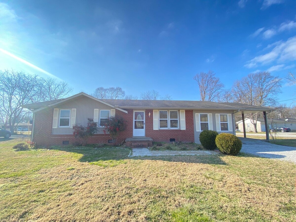 For Lease - 3 Bed, 2 Bath, 1325sqft - Cent... - For Lease - 3 Bed, 2 Bath, 1325sqft - Cent... House