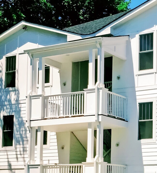 Building Photo - 1624 16th Ave S Unit 202