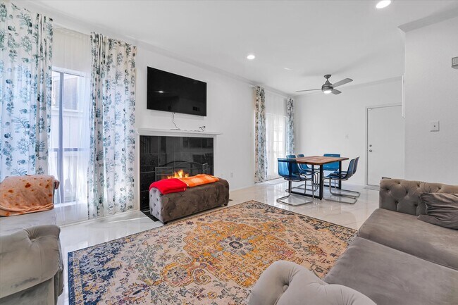 Building Photo - 2601 Augusta Dr Unit 24