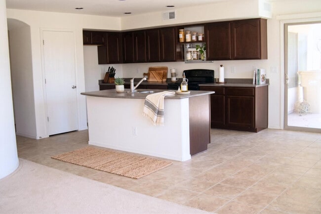 Building Photo - 34974 N Bandolier Dr