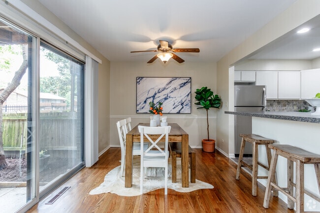 2BR, 1BA - 1000 SF - Danish Village Apartments