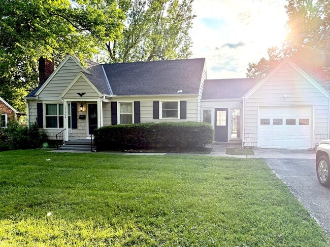 Charming 3-bedroom, 2-bath Cottage on a Sp... - Charming 3-bedroom, 2-bath Cottage on a Sp... House
