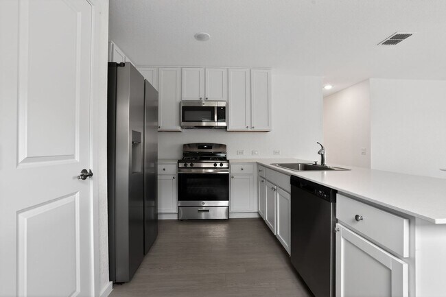 Photo - Private Bedroom for Rent – 5 Minutes from Texas A&M–San Antonio!