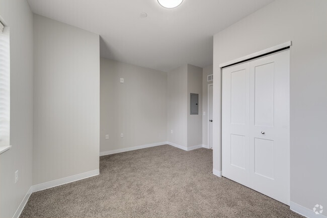 1 BR, 1 BA, 684 SF