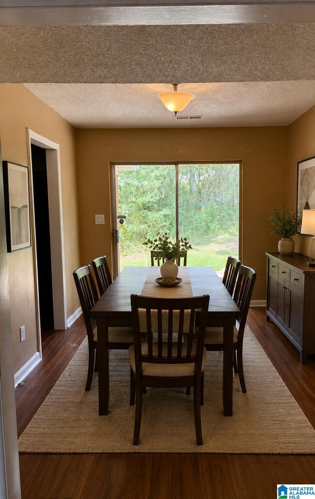 Photo - 1902 Lyle Dr