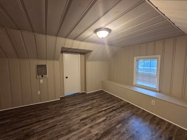 Photo - 983 Brower St