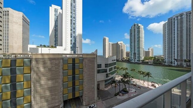 Building Photo - 300 S Biscayne Blvd Unit 300 S Biscayne Boulevard Blvd # L-832