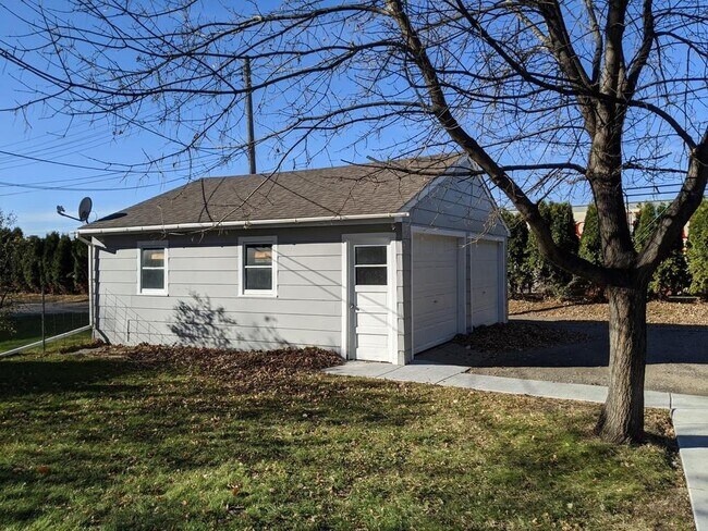 Photo - 529 2nd St SE