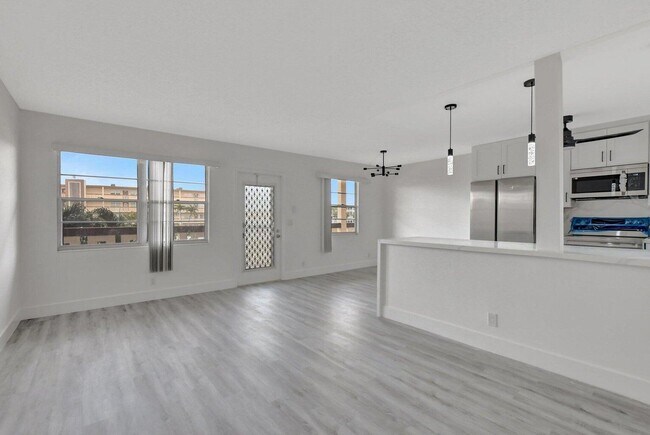 Photo - 2053 Wolverton C