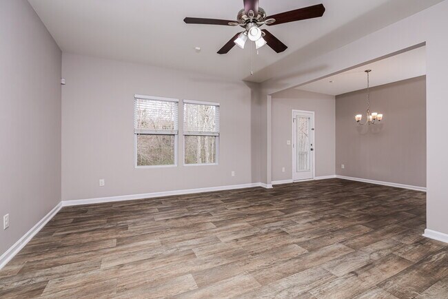 Photo - 559 Green Willow Cir