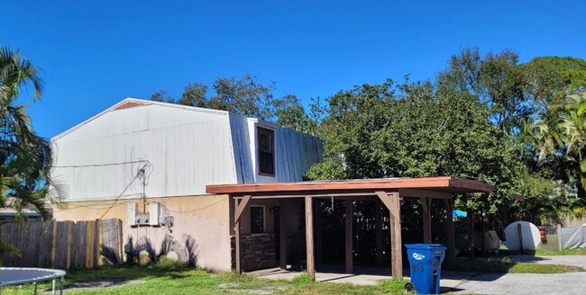 Photo - 3 Bedroom, 1.5 Bath - Two-Story Home/Duplex