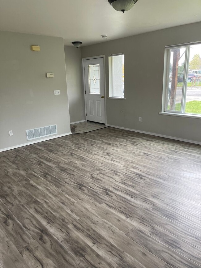 Building Photo - 803 Homerun Dr Unit A