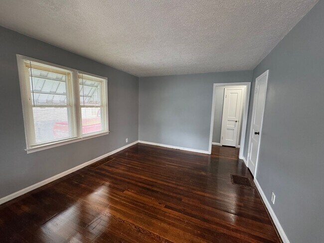 Photo - Near Southeast 3 Bedroom 1 Bath