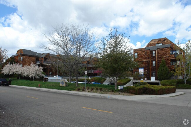 Plaza Apartments - Plaza Apartments