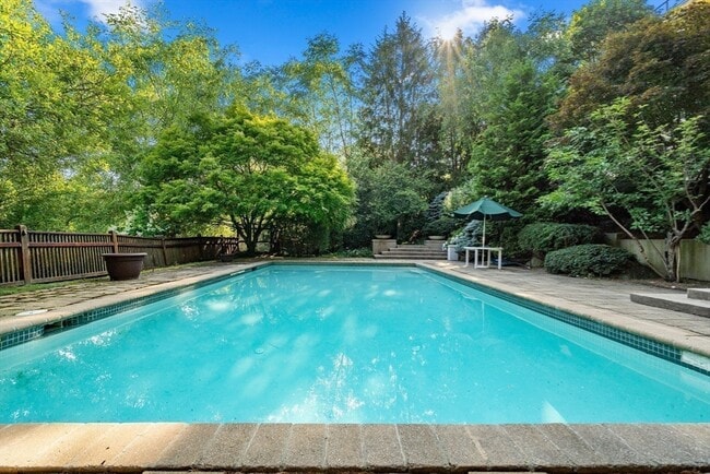 Photo - 225 Kenrick St