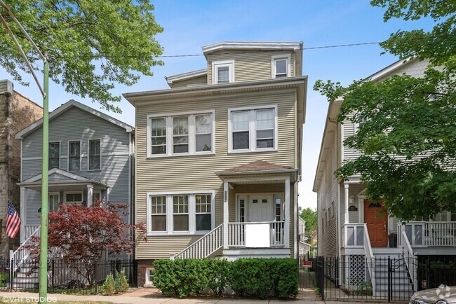 Building Photo - 1652 W Nelson St Unit 1 Rental