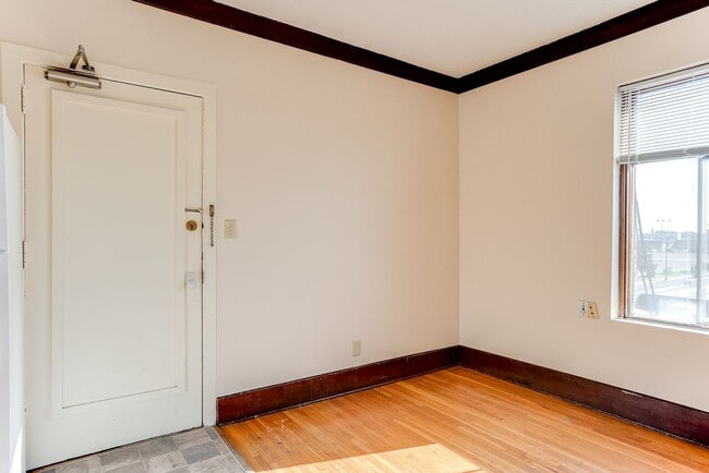 Photo - Lakesbury Apartments | Leasing Studio, Alc...