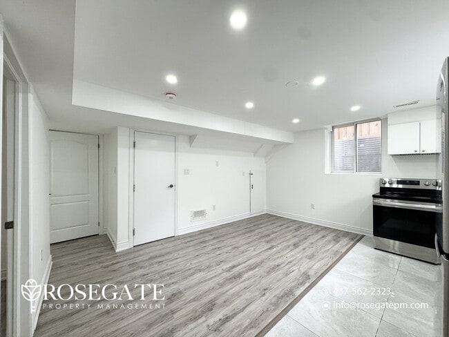 Photo - Modern 2-Bedroom Basement Apartment with In-Unit Laundry – Brampton Unité 2