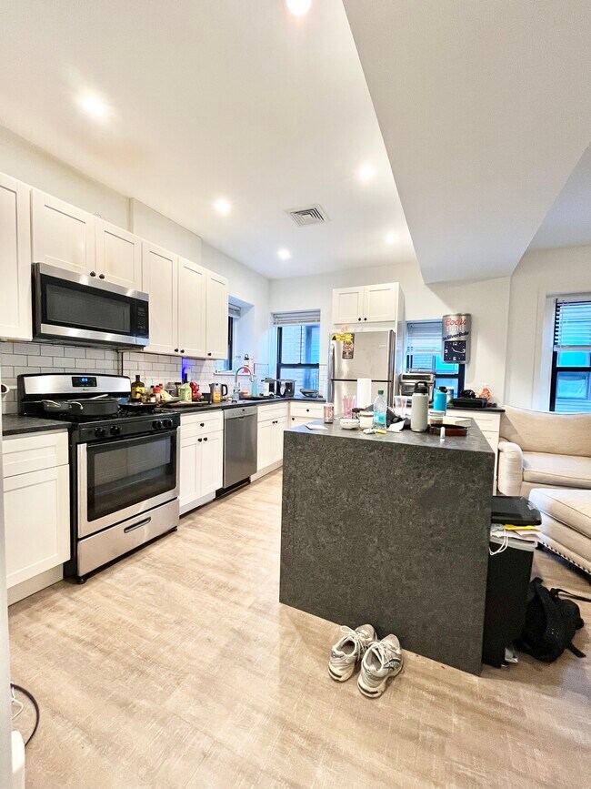 Building Photo - 1516 Tremont St Unit 2