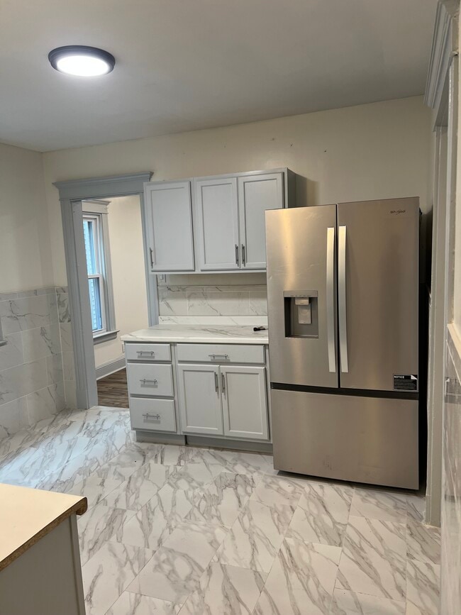 125 Kensington Ave Unit Lower